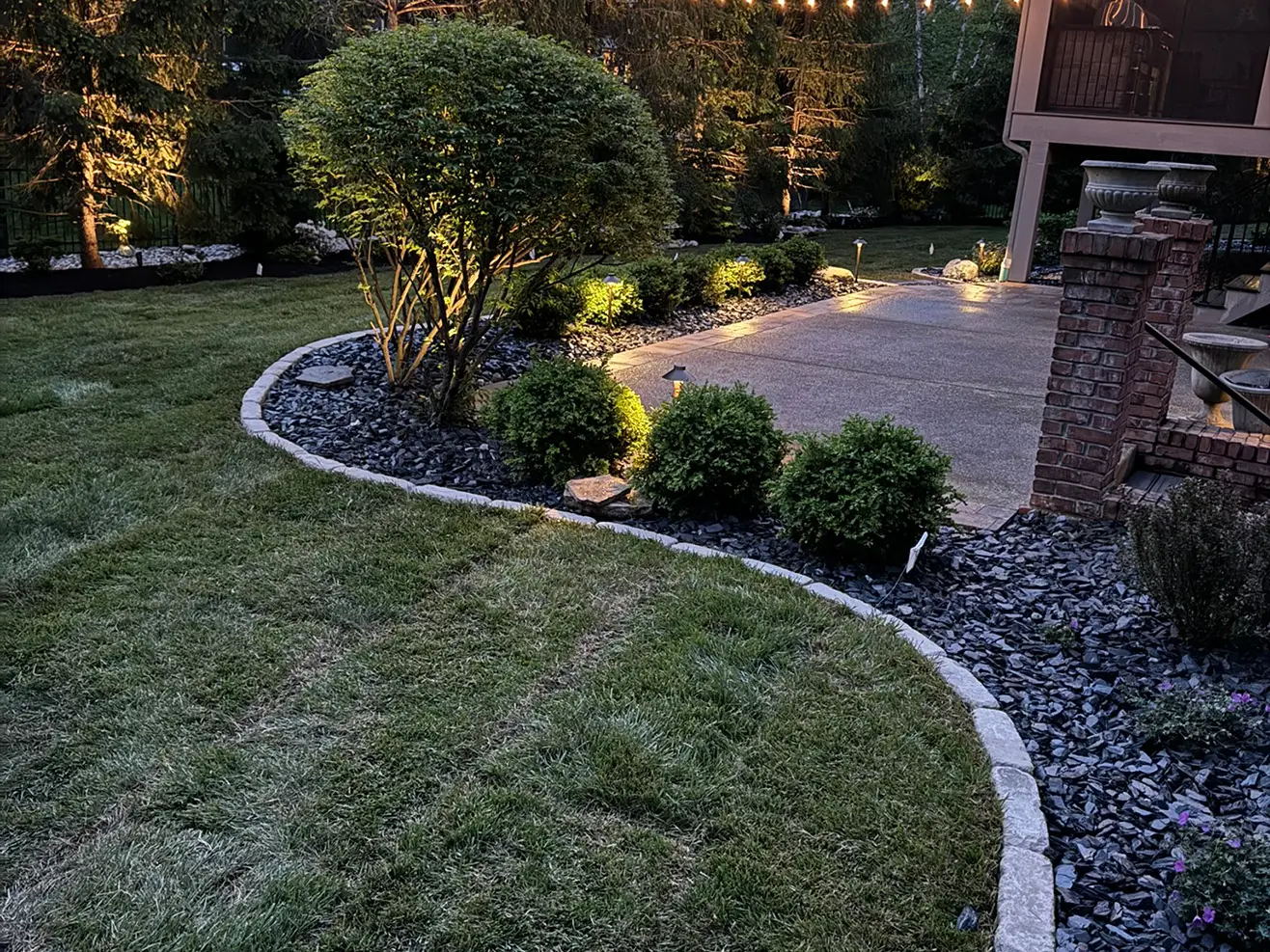 Slate Chips 1 1/2" | Decorative Gravels slate_chips_decoractive_gravel_mineral_stone_mulch_edgers_LA-SLCH0100