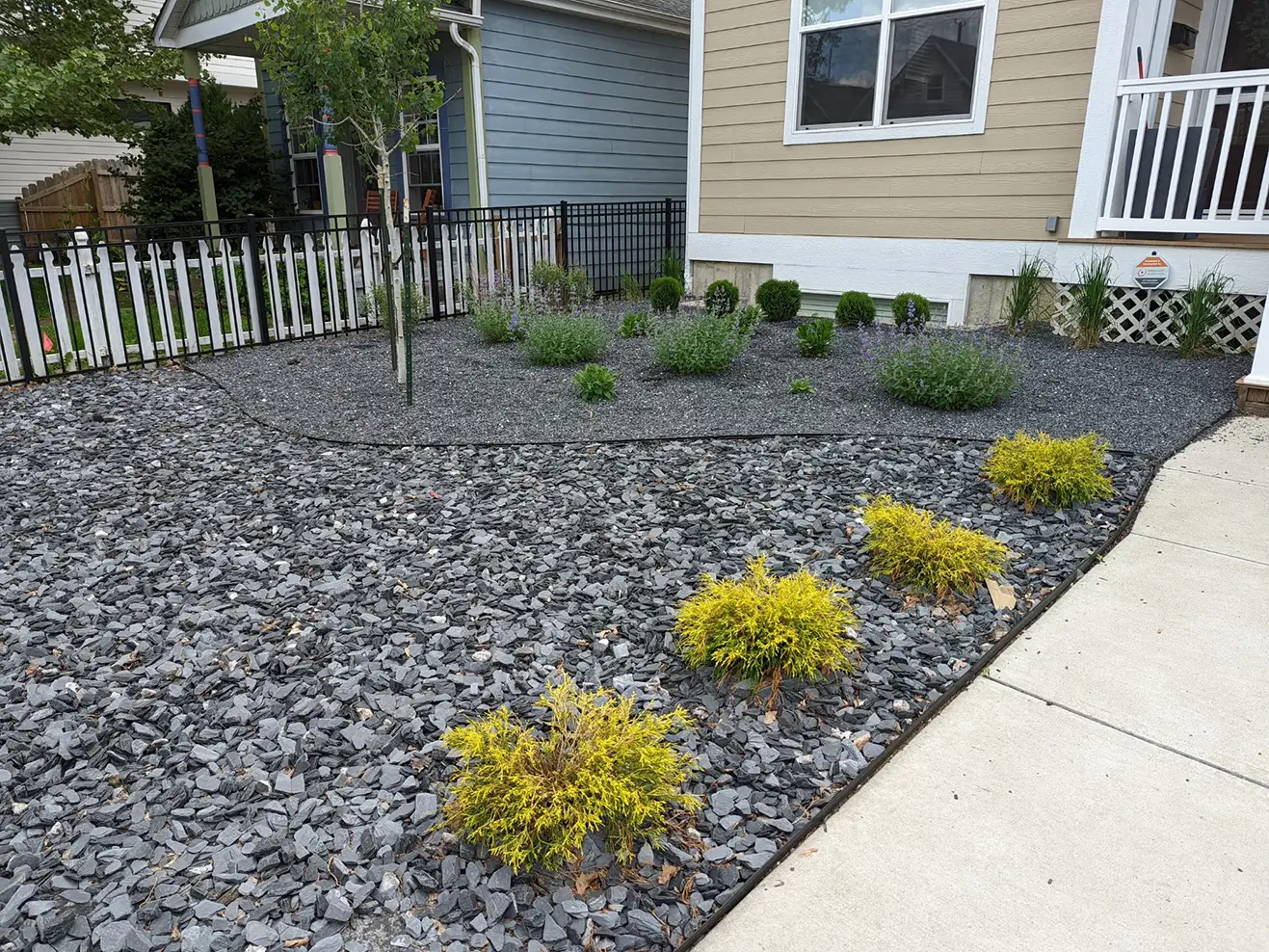 Slate Chips 1 1/2" | Decorative Gravels slate_chips_decoractive_gravel_mineral_stone_mulches_LA-SLCH0100