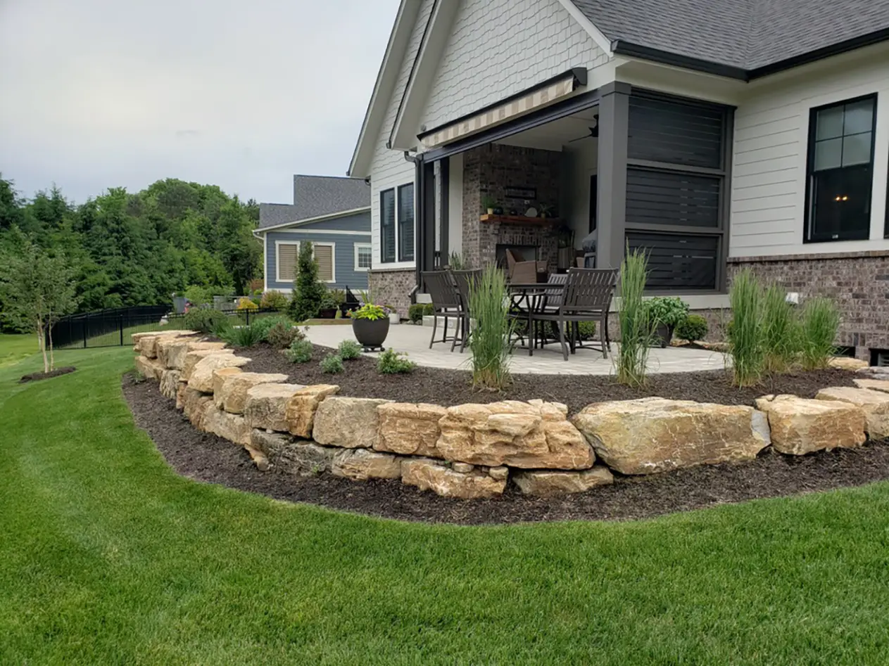 2025-weathered_limeston_boulders_finished_project_landscape_natural_stone_B-WXL0050