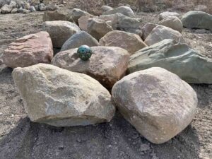 glacial-granite-boulders-xl-boulders-ledgerock-greenstone-natural-stone-supplier-landscape-supply