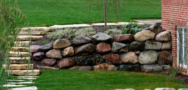 glacial-granite-wall-green-stone-natural-stone-landscaping-carmel