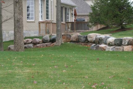 retaining-wall-glacial-granite-green-stone-natural-stone-landscaping-carmel